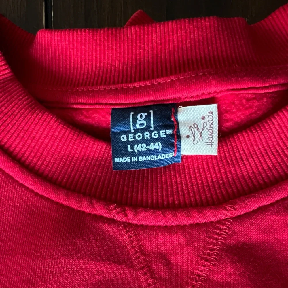 Handmade Embroidered Christmas Red Sweater โข Grinch Hand Ornament - Unisex - Picture 12 of 13